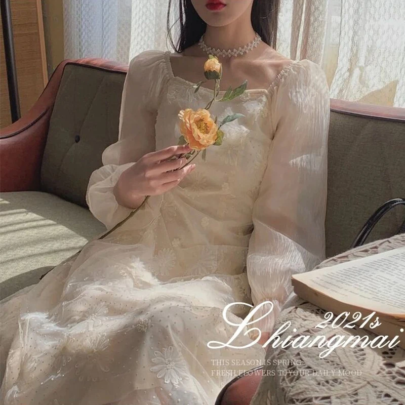 

Литературное ретро-платье в горошек с трехмерной цветочной газовой юбкой 2021 весеннее стильное платье с квадратным вырезом