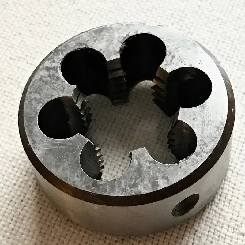 

Free shipping of 1PC Metric standard Die M20 x 2.5 mm Dies Threading Tools Lathe Model Engineer Thread Maker 20mm x 2.5mm