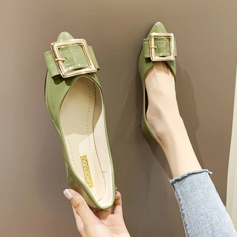 

Новинка 2020 года; Женская обувь на плоской подошве; Модная офисная обувь простого дизайна с металлическим украшением; Удобная Яркая кожаная ...