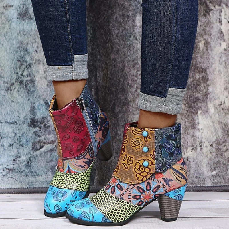 

Winter 2021 Women PU Ankle Boots Retro Stitching Printing Side Zipper Button Decoration Round Toe Square Heel Short Boots KZ048