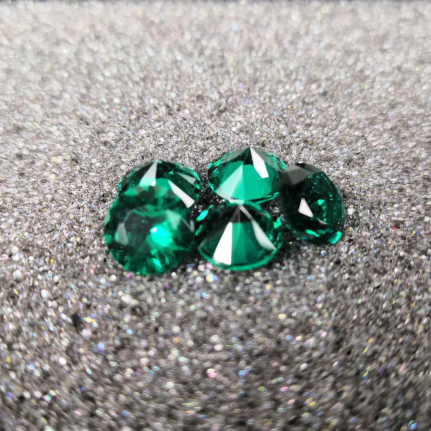 Высококачественные драгоценные камни стекло зеленого павлина круглой формы для