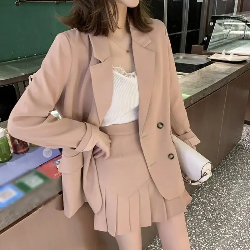 Женский офисный костюм Heydress розовый с топом и плиссированной юбкой повседневный