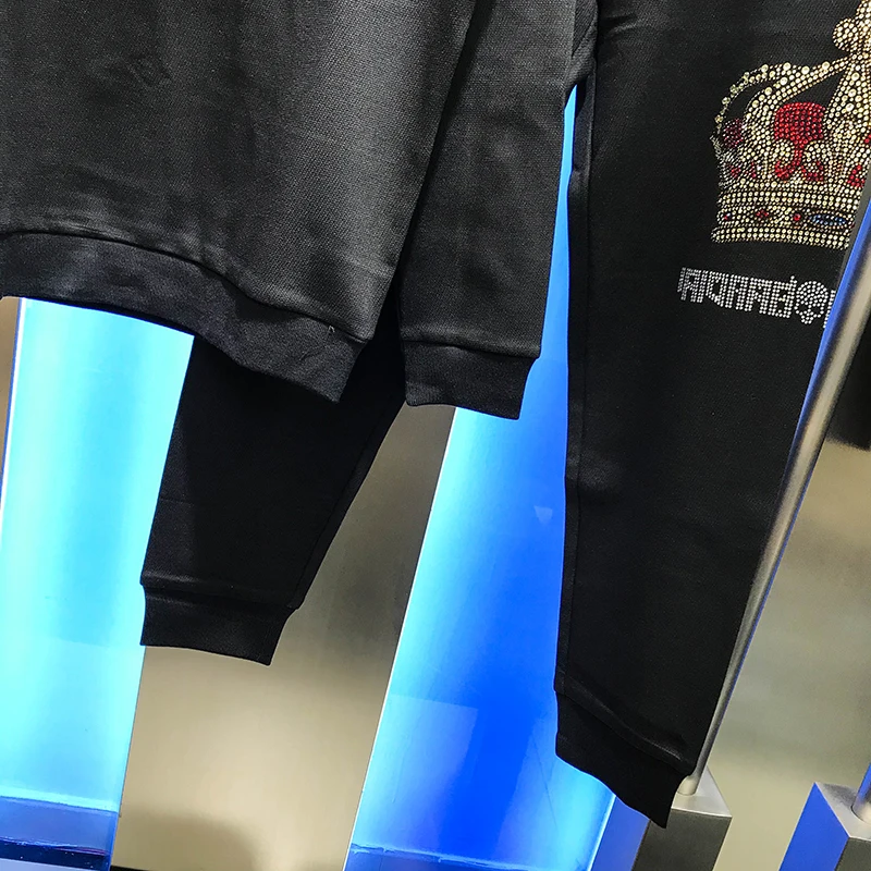 

2020 men's autumn round neck sweater casual suit personalized crown hot Diamond Long Sleeve pants two piece suit fashion men