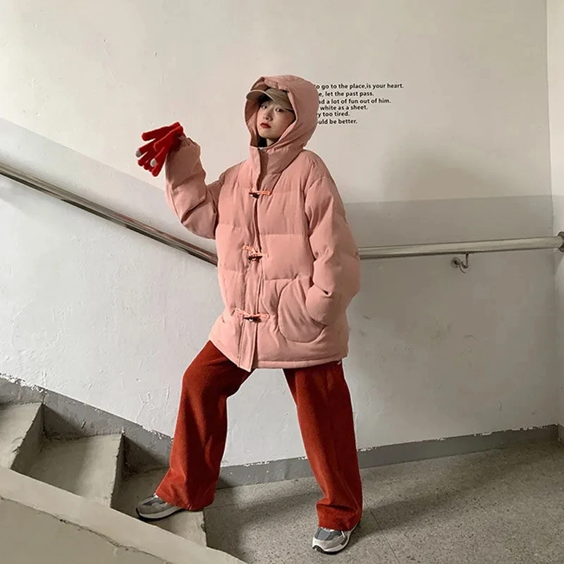 Парка женская однотонная с капюшоном и гусеницами на зиму 2021 | Женская одежда