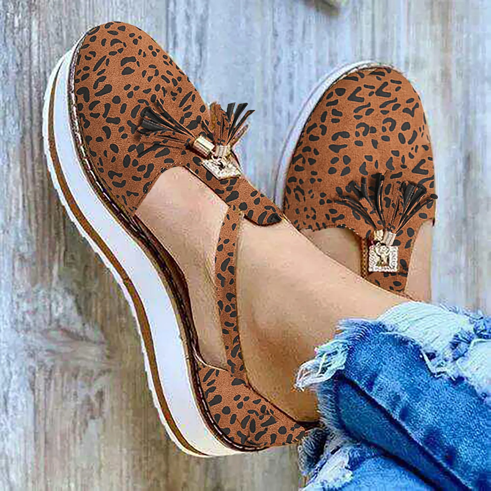 

Сандалии женские на плоской подошве, модные босоножки на платформе, повседневные пляжные уличные туфли с бахромой, лето