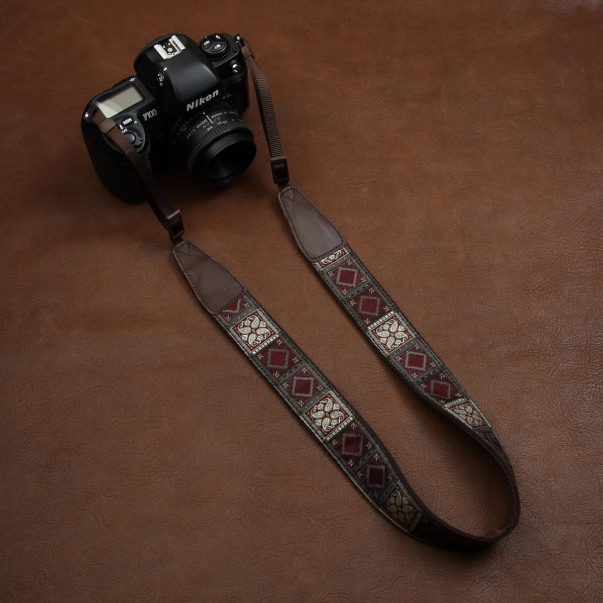 

Вышитый ремешок для микро SLR камеры Sony Leica Nikon Canon cam7581