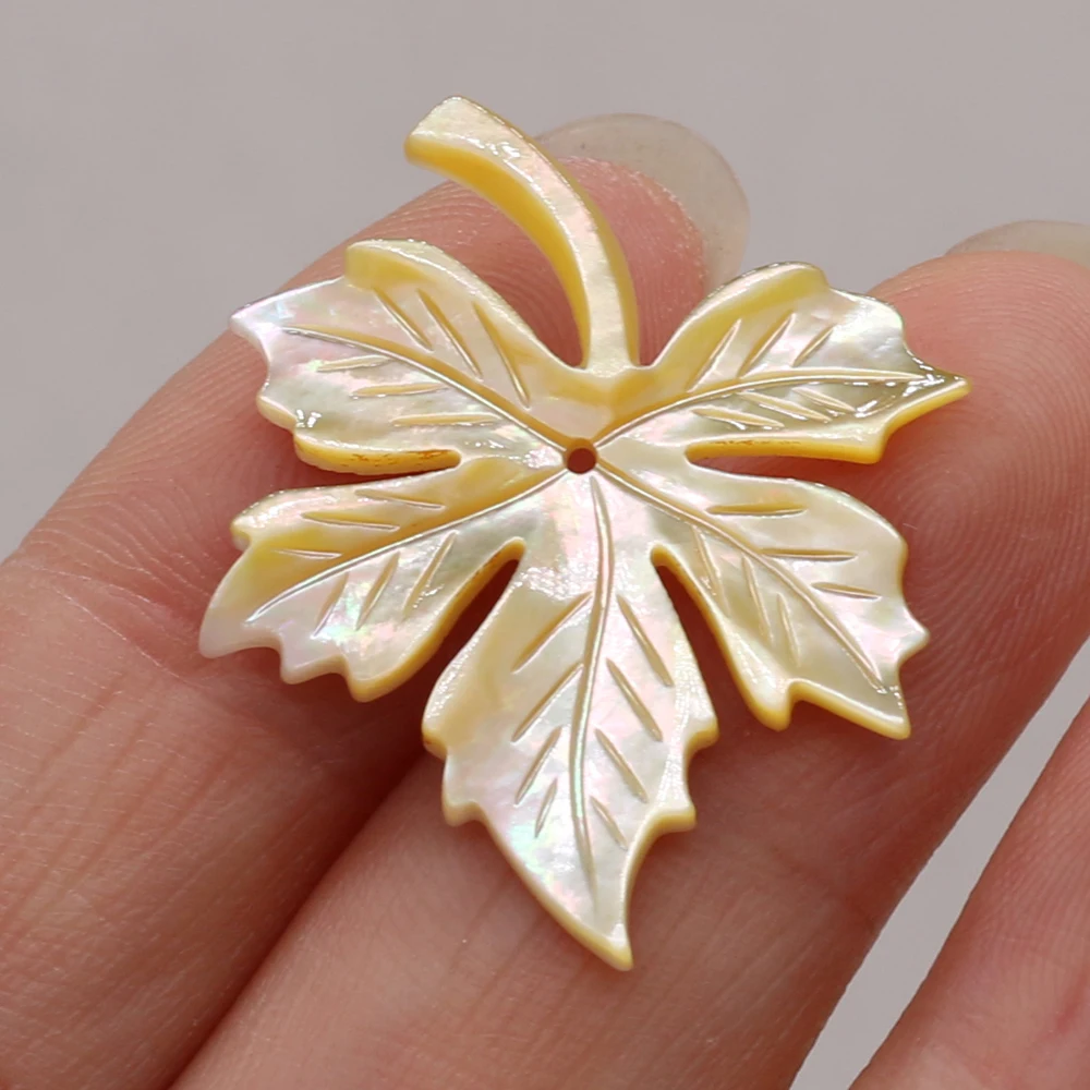 

New Natural Shell Maple Leaf Shaped Carved Shell Boutique Pendant Making DIY Fashion Charm Necklace Bracelet Jewelry