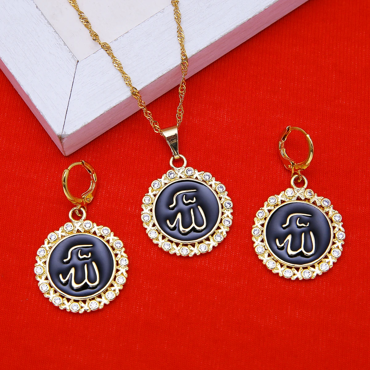 Комплект ювелирных украшений с золотым кулоном и серьгами для женщин Дубай