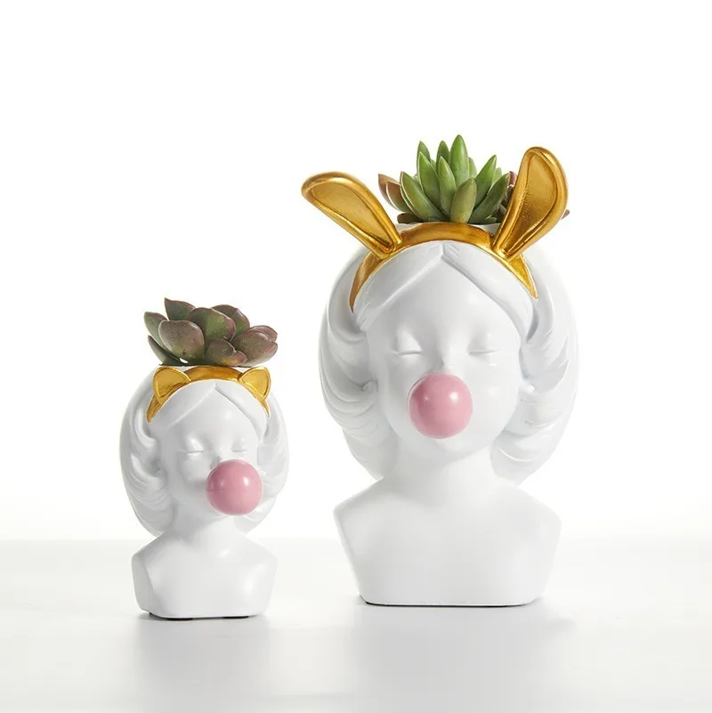 Милые девушки пускания мыльных пузырей кашпо для суккулентных растений