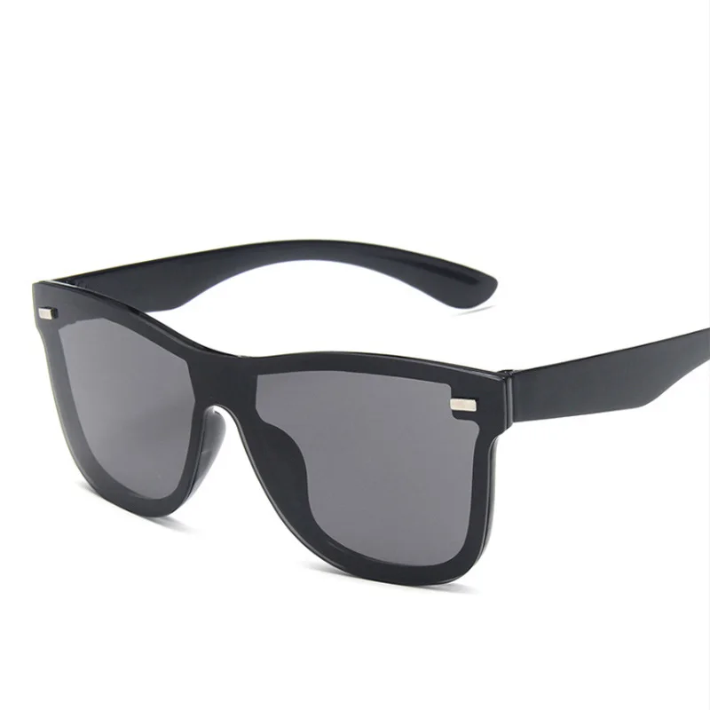 

New Fashion Anti-reflective Sunglasses Men Colorful Windproof Gradient Sun Glasses Women Large Frame Personalized Glasses