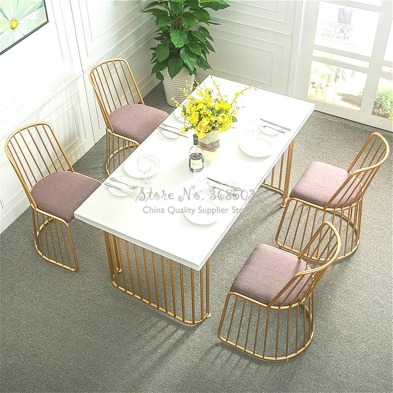 

Золотистый современный железный стул на заказ, барные стулья, простой стул для ресторана, кафе, бара, стулья для столовой в скандинавском ст...