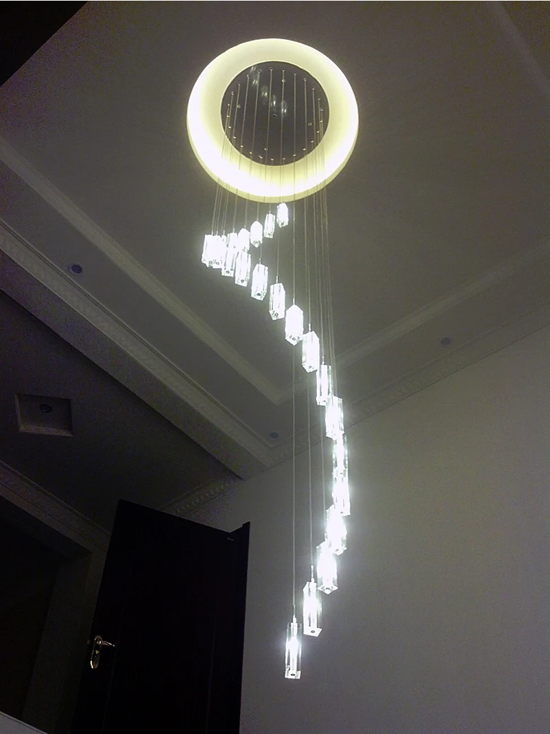 Fiyat LED Modern Avize Aydınlatma Oturma Odası Lamba Kristal Avize Lamba Merdiven Aydınlatma Uzun Kristal Spiral Ev Asılı ışık