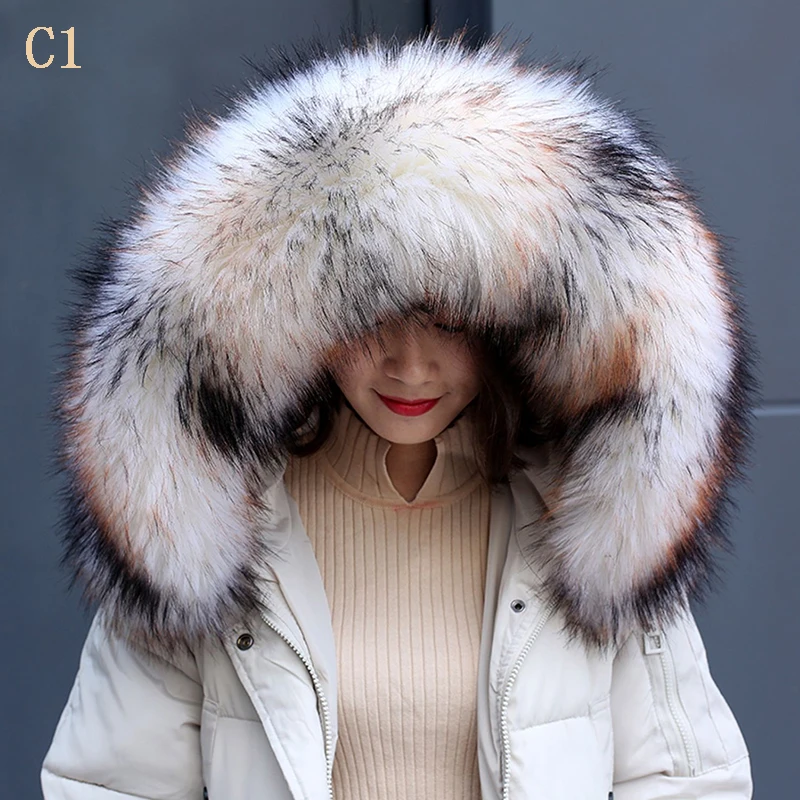 Женский пушистый меховой воротник выглядит как натуральные зимние широкие