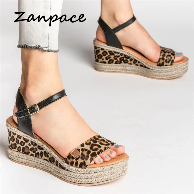 Женские сандалии с открытым носком на платформе перекрестной шнуровкой