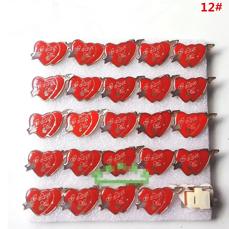 25x вечерние рождественские любовь светодиодный мигающий брошь булавка мультфильм светильник светящийся значок подарок Хэллоуин украшение navidad - Цвет: 16