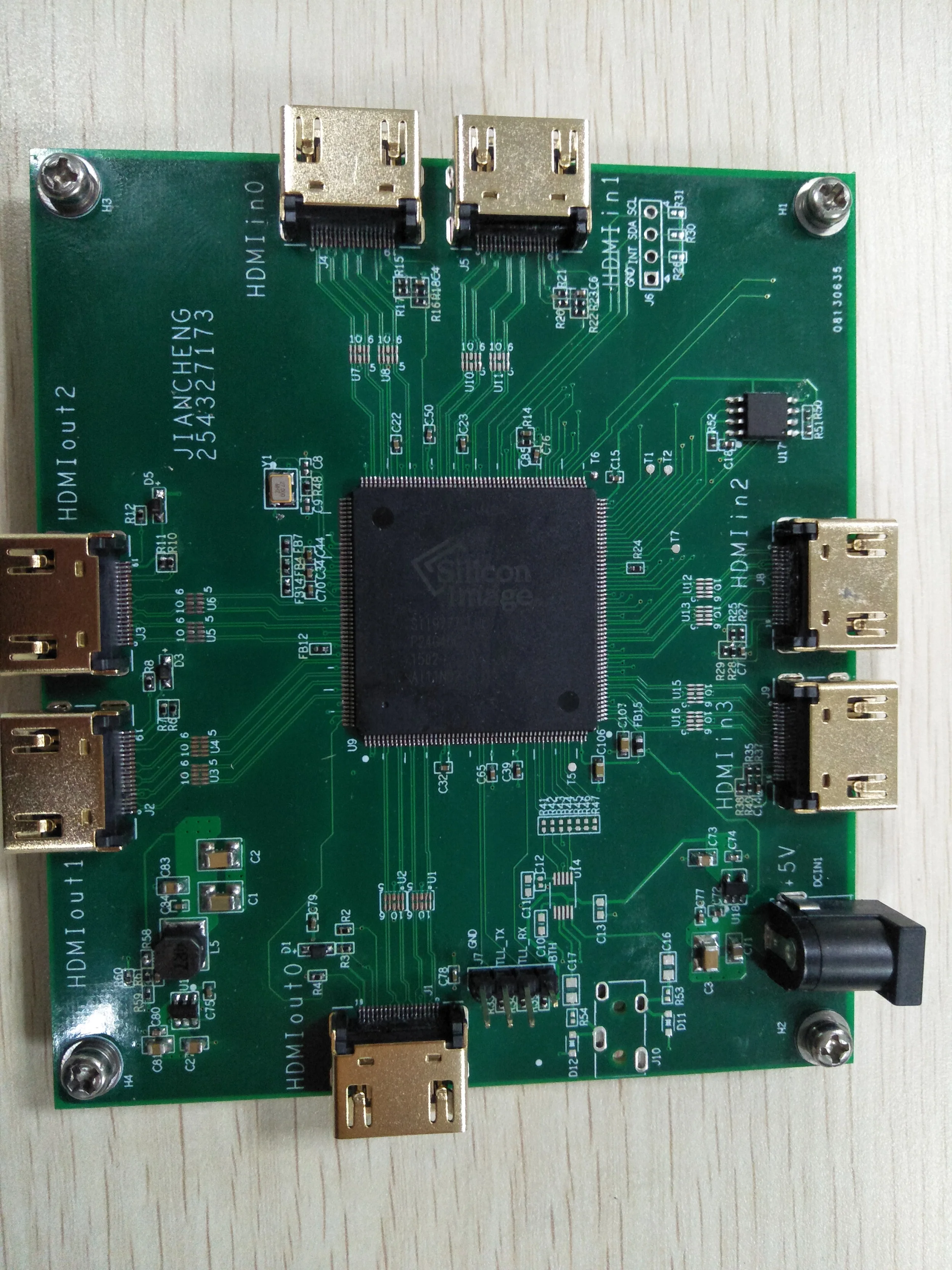 

HDMI Switching Matrix SIL9777 Evaluation Board