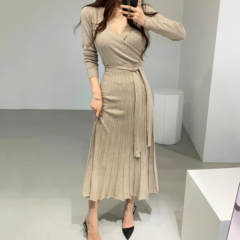 

Korean chic French V-neck cross-slim-fitting straps high waist slimming pleated long knee-length knitted dress women