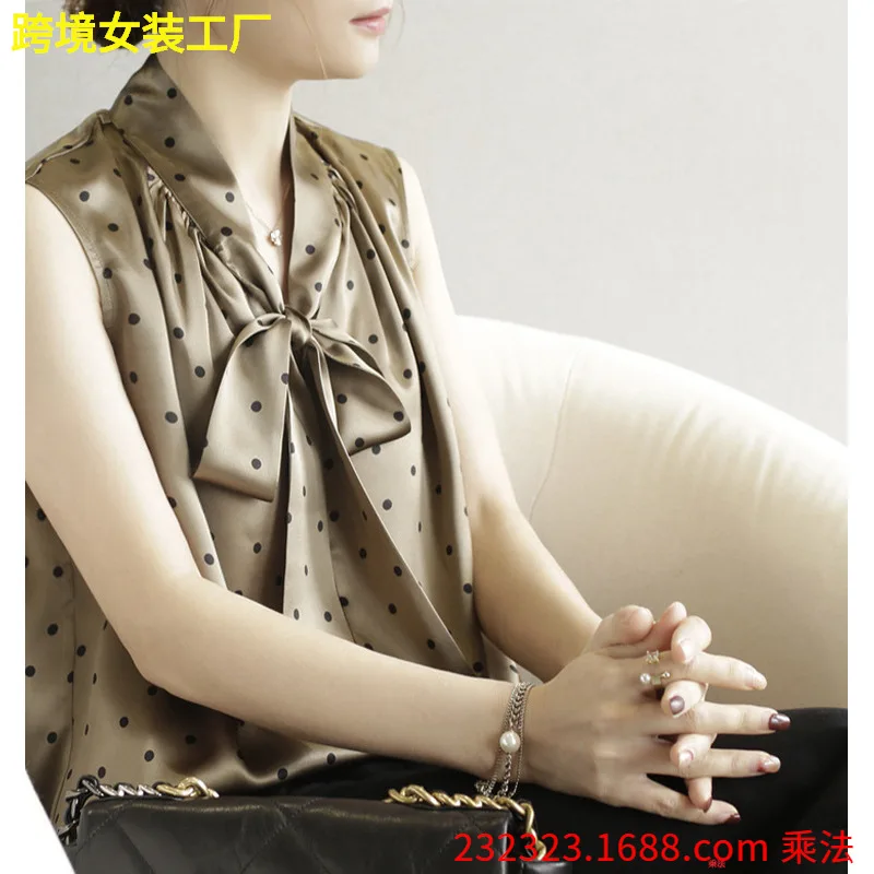 

Энергичный вырез в горошек с маленькой блузкой из шелка тутового шелкопряда