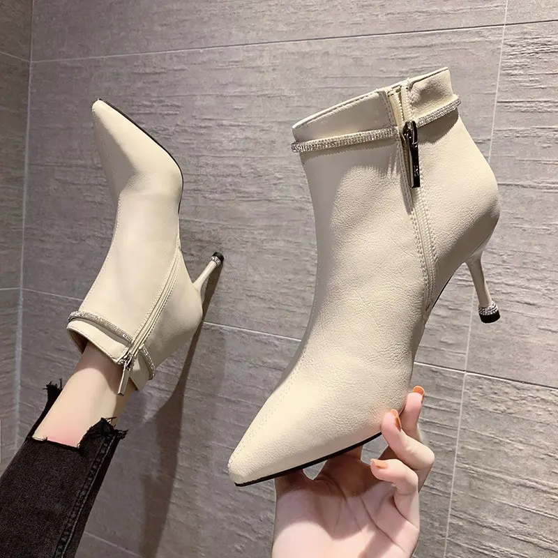 

Женские ботинки Стразы с боковой молнией на высоком каблуке Новинка Осень-зима 2020 ботинки мартинсы на шпильке телесные ботинки