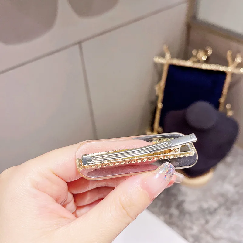 

Korean English Letter Hairpin Transparent Acrylic Rhinestone Student Hair Clips for Girl Duckbill Clip Women Hair Accessories