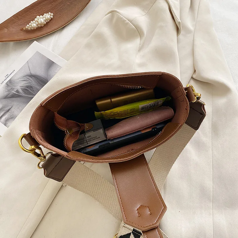 

Retro Solid Color Shoulder Bags for Women Designer Quality Pu Leather Hobo Bag Female Simple Wide Strap Crossbody Bag Sac A Main