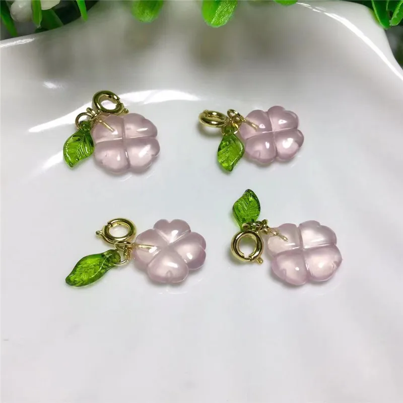 Мини-серьги с подвеской в виде четырехлистного клевера кристалл роза кварц