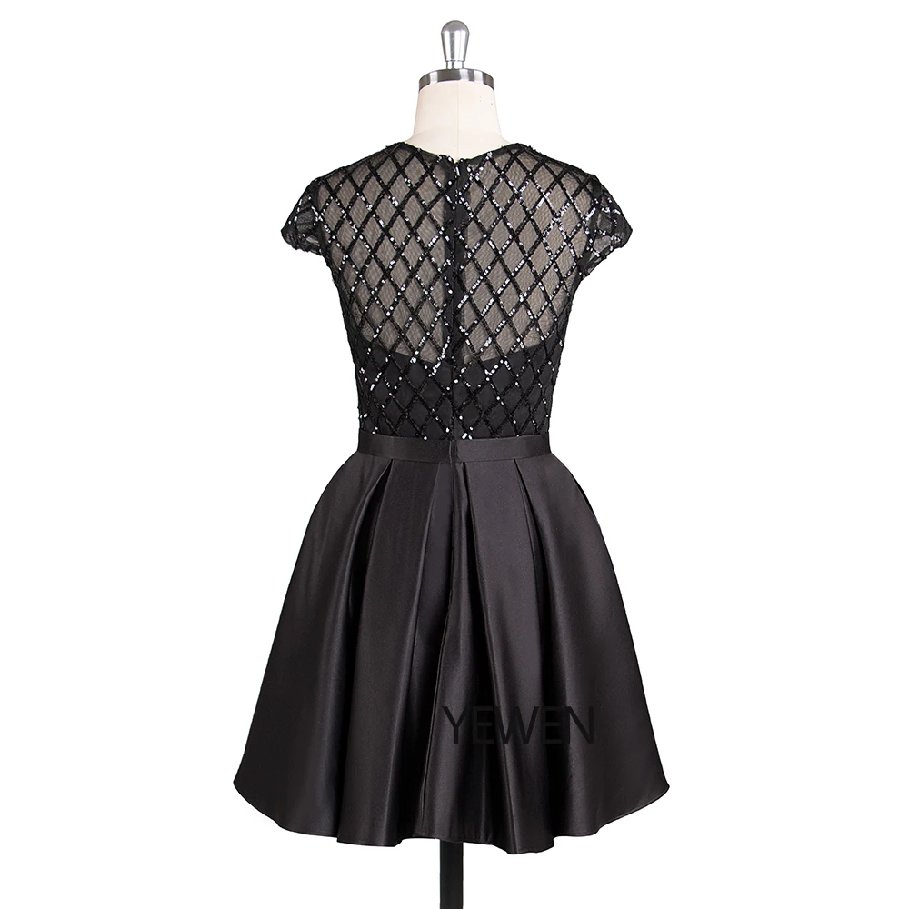 Черное вечернее платье для выпускного вечера короткое элегантное с круглым