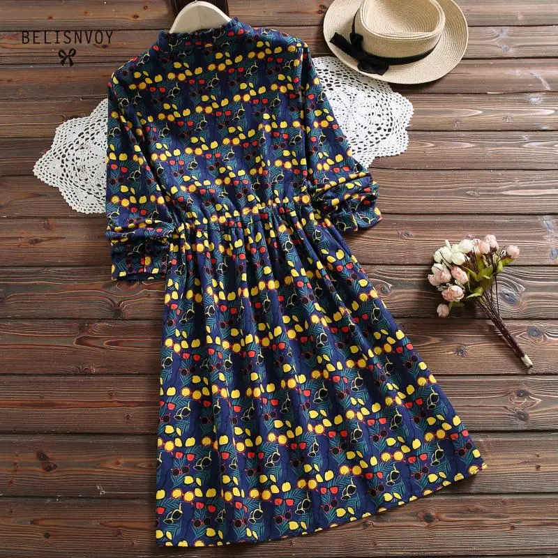 Женское платье с оборками на воротнике голубое хлопково-льняное цветочным