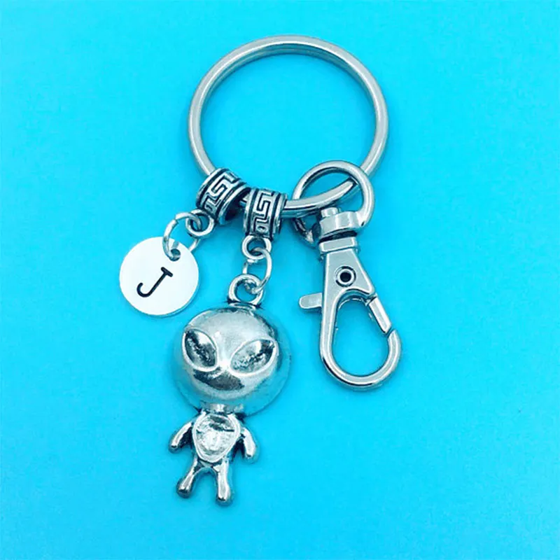 

New Fashion Keychain 31*15 mm alien et Pendants Initial 26 letter DIY Men Jewelry Car Key Chain Ring Holder Souvenir For Gift
