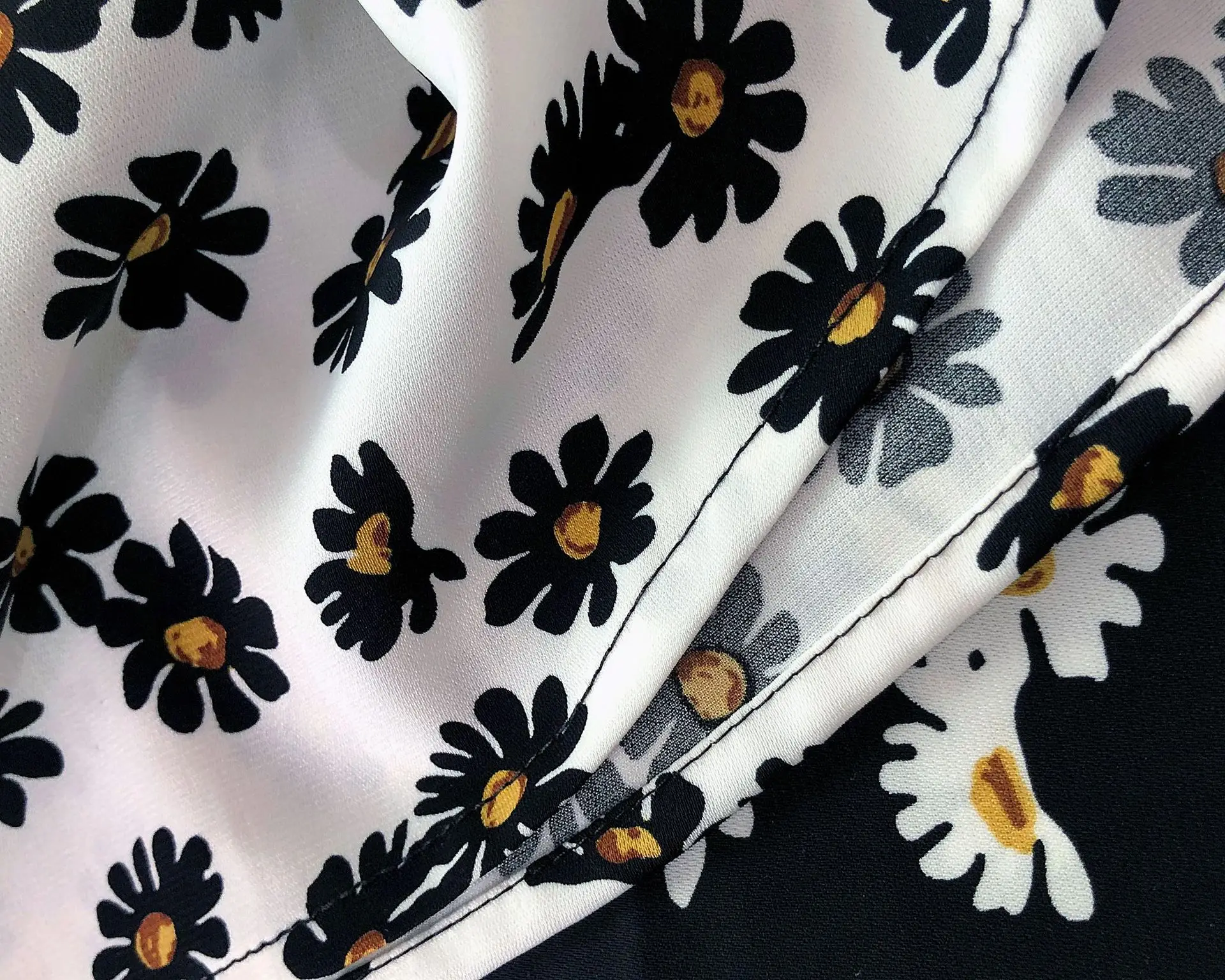 Женская юбка миди с цветочным принтом и ромашками эластичная на молнии высокой