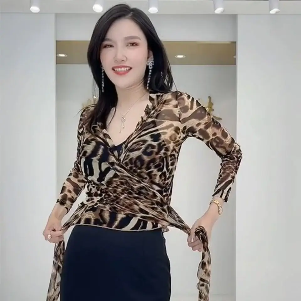 

2022 Summer Feminine Temperament Thin Micro-transparent Strap Waist V-neck Leopard Mesh Sunscreen Shirt Women Tops