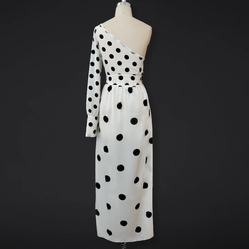 Платье женское на одно плечо в горошек модная плиссированная одежда с поясом