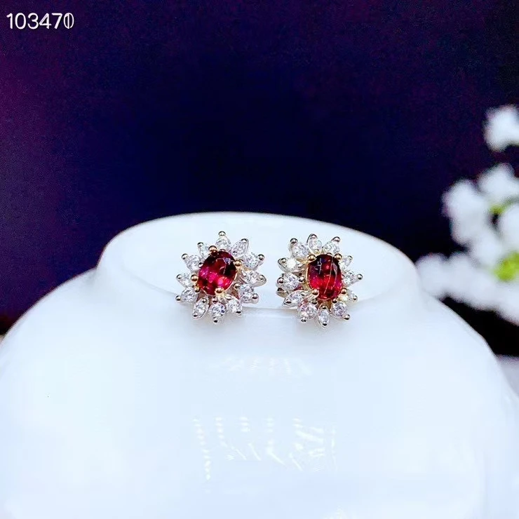 

Серьги-гвоздики из серебра 925 пробы с натуральным гранатом, 3 х4 мм