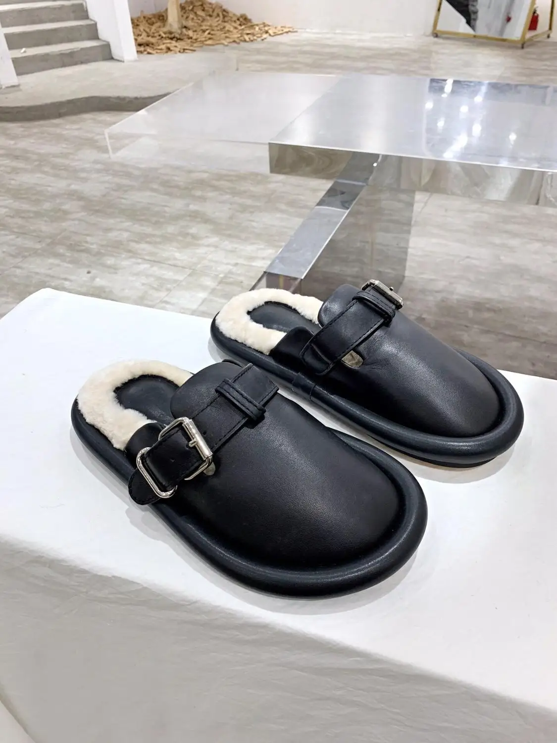

Genuine Leather Women Slippers Fashoin Buckle Decor Round Toe Women Mules Round Toe Low Heels Casual Slides Flip Flop zapatos