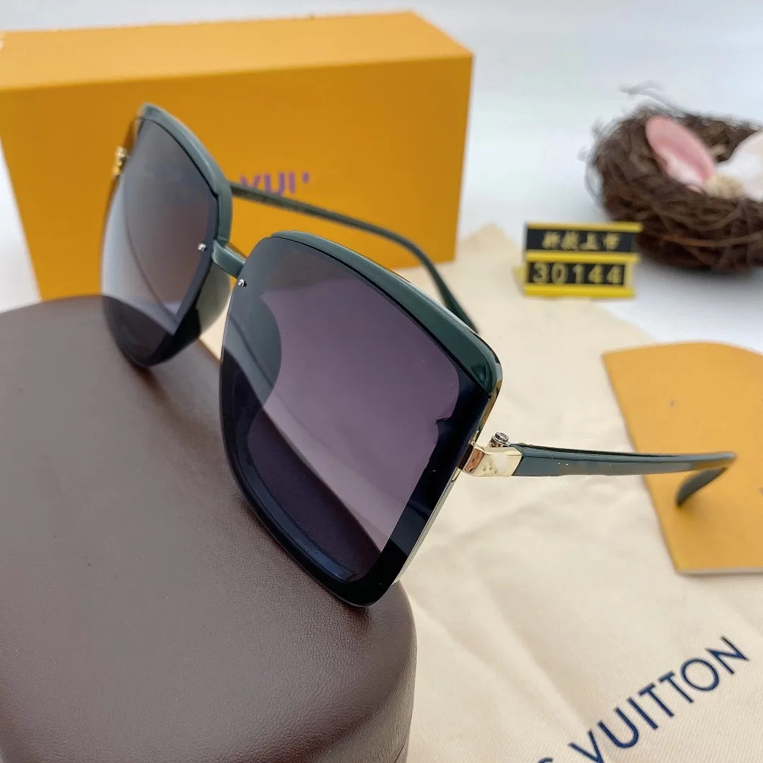 

Brand Sunglasses luxury new collection 2021, classic and vintage styles, sight solar accessory, reflective lenses, formen women