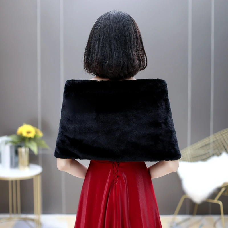 

Black Faux Fur Wedding Bolero Women Accessories with Crystals Decoration Bridal Wraps Fall Winter Evening Shrug