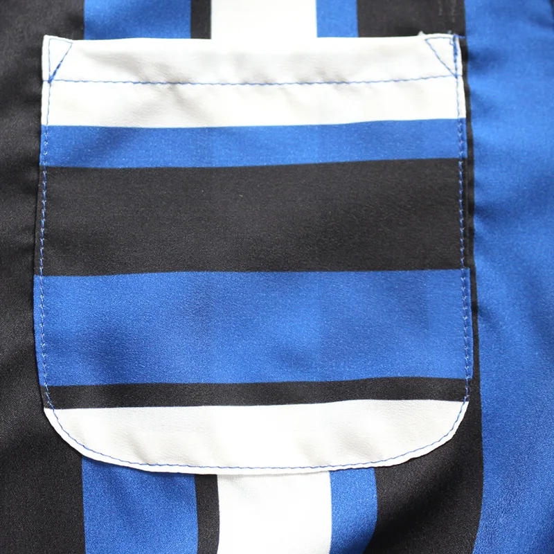 Блузка женская в синюю и белую полоску с длинным рукавом V-образным вырезом |