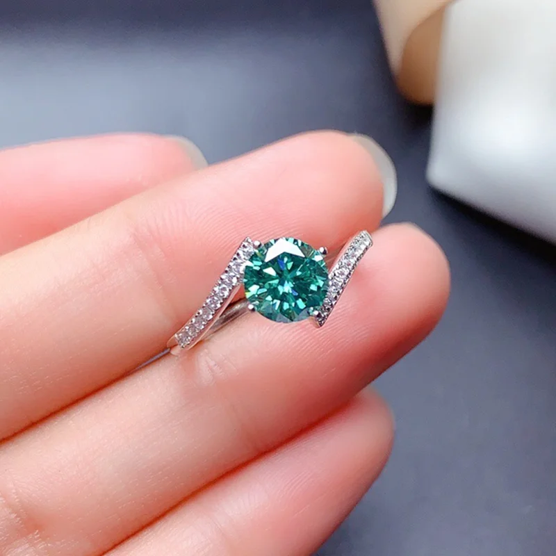 

Женское кольцо из серебра 6,5 пробы, с муассанитом