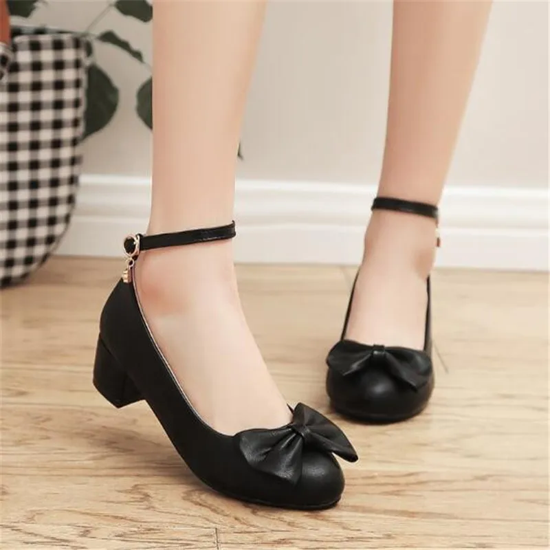 Новинка Детская обувь на высоком каблуке для девочек Цвет белый черный Платье