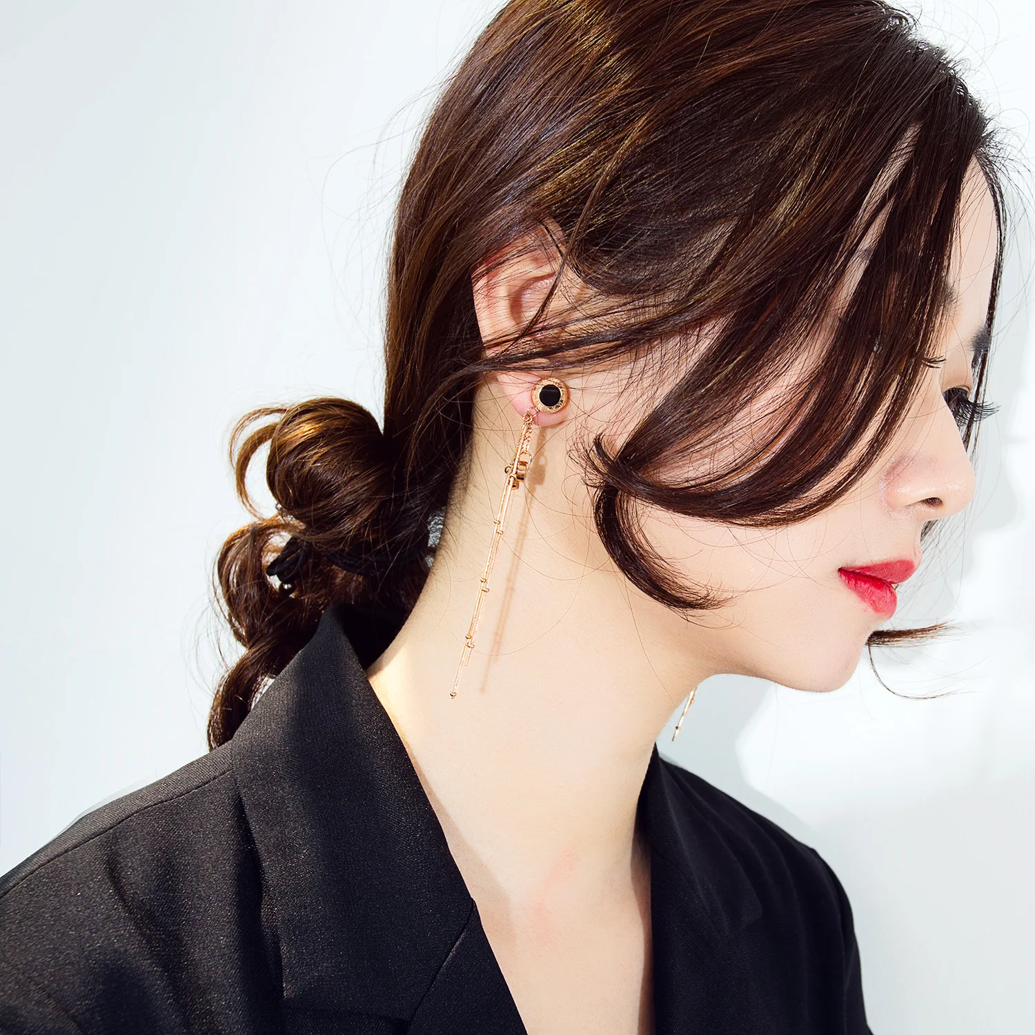 

Long Temperament Korean Fashion Unusual Stainless Steel Earrings For Women 2021 Trends Rose Gold Simple Roman Numerals Jewelry