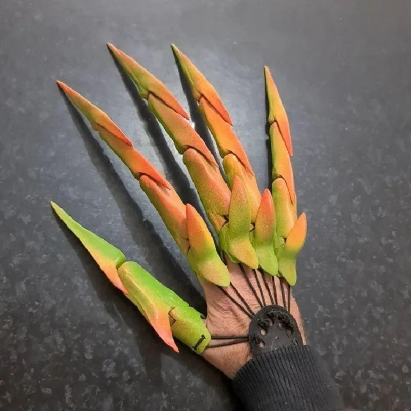 

2021 New Fleshy Mantis hand Simulation Flesh-colored Praying Mantis Knuckle hand Halloween Finger Decoration