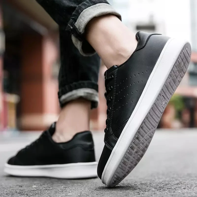 Кроссовки мужские дышащие из экокожи на шнуровке дизайнерские белые весна |