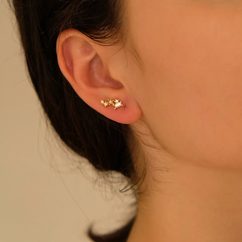 

INS exquisite small diamond-studded pearl earrings fashionable wild simple retro earrings Japan and South Korea