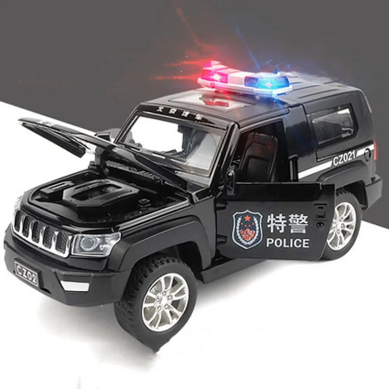 

1/32 Scale alloy police car off-road vehicle model pull back car sound and light model children toy car gift collection displays