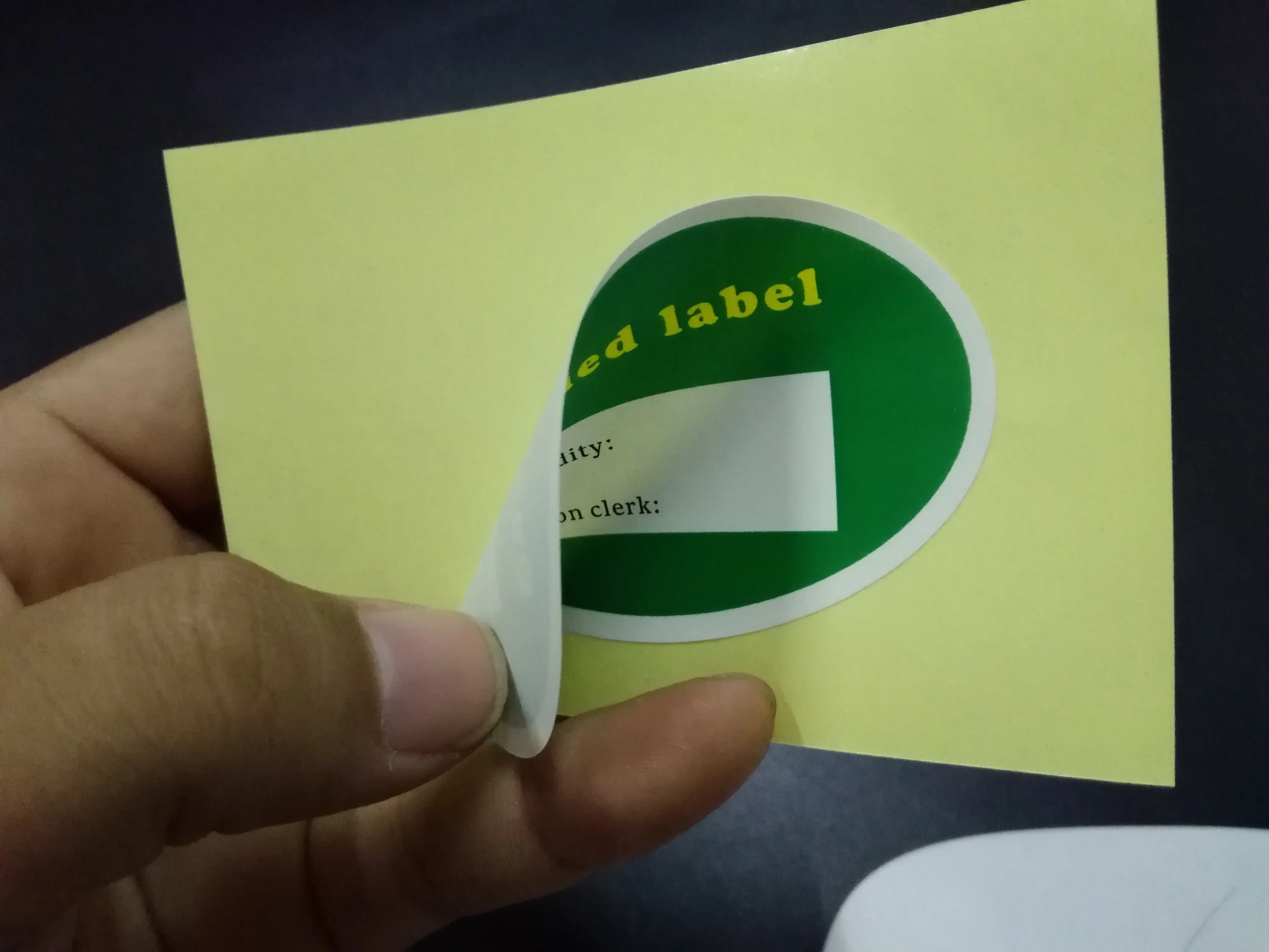 

qualified sticker label printing custom/logo printing custom