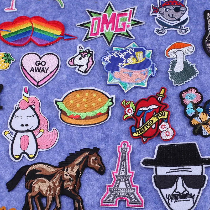 

Термоклейкие нашивки с вышивкой надписью на язык для детской одежды