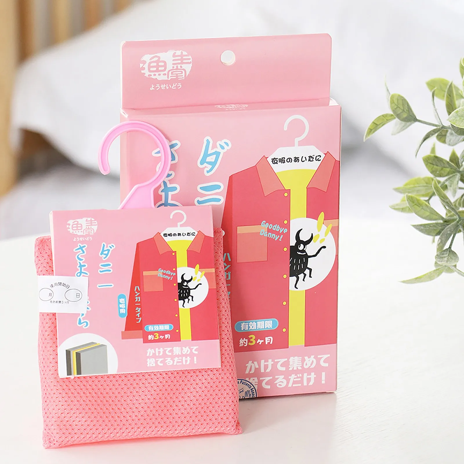 

Hanging Type Mite Stickers For Clothes And Bedding In Closet