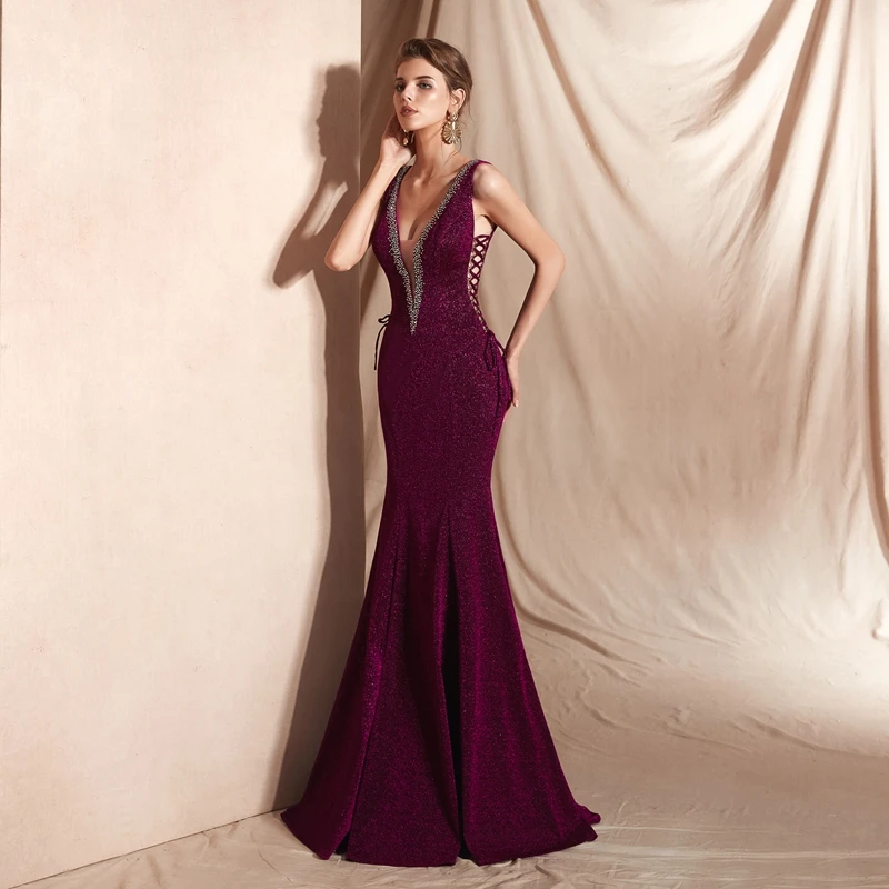 Женское вечернее платье с юбкой-годе розовое элегантное V-образным вырезом и