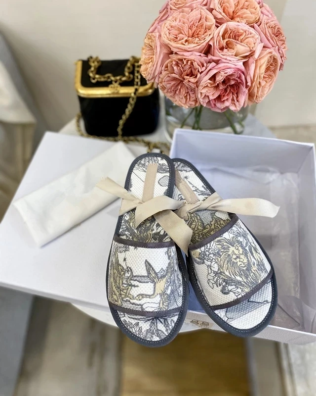 구매 자수 여성 슬리퍼 패션 혼합 색상 슬립 여성 플랫 슈즈 활주로 실내 야외 노새 파티 드레스 슈즈 구매 자수 여성 슬리퍼 패션 혼합 색상 슬립 여성 플랫 슈즈 활주로 실내 야외 노새 파티 드레스 슈즈