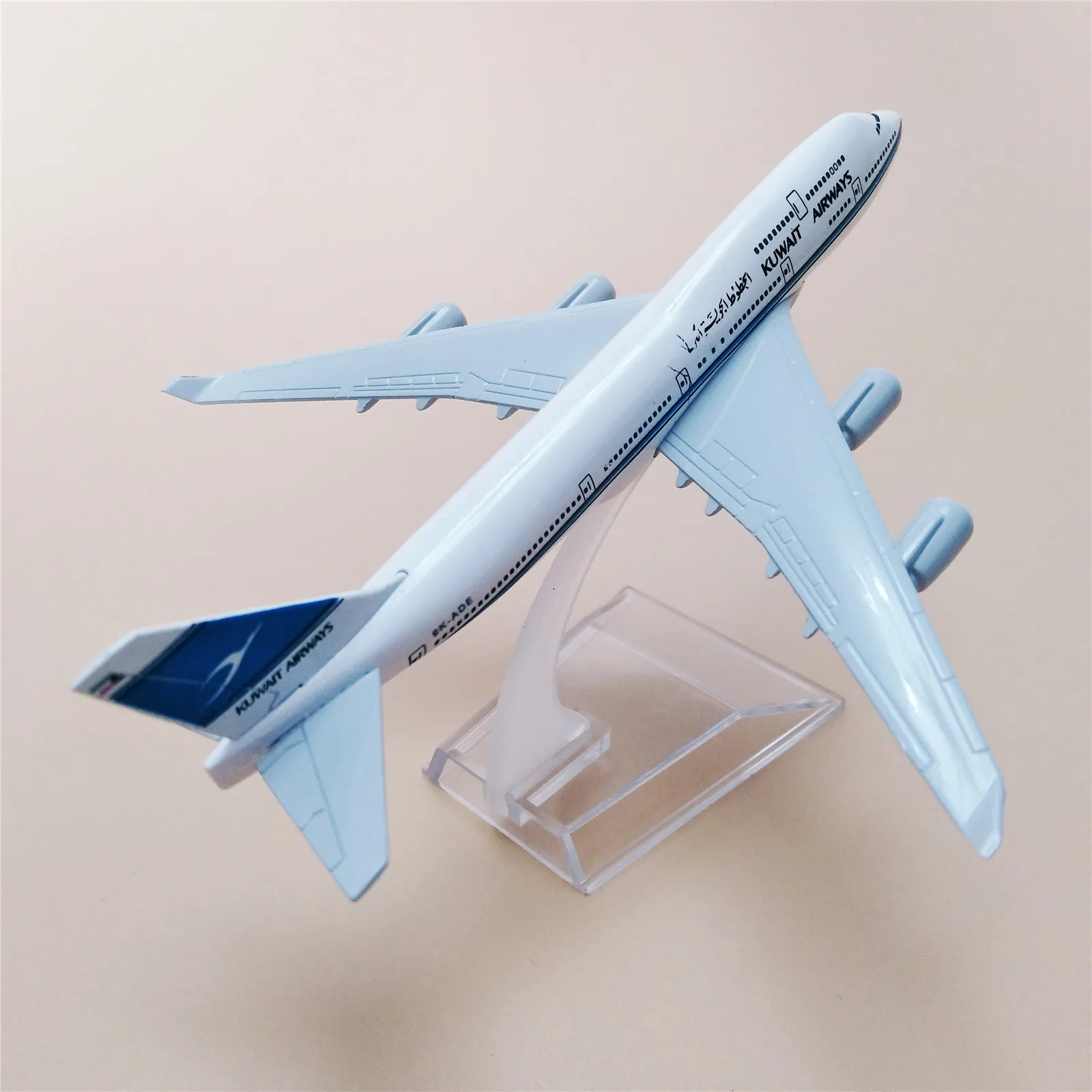 Модель самолета из металлического сплава 16 см авиакомпания Air Кувейт Боинг 747 400